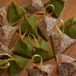 Szárított levendulavirággal töltött csibék