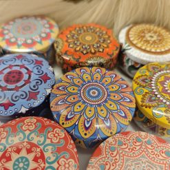 Fa kanócos gyertyák fém dobozban