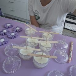 Lila-virag-szojaviazs-gyertya-uveg-edenyben