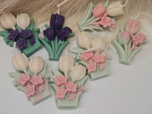 Tavaszi Zsongás – Kézzel öntött tulipáncsokor gyertya