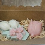 Tavaszi Zsongás – Kézzel öntött tulipáncsokor gyertya